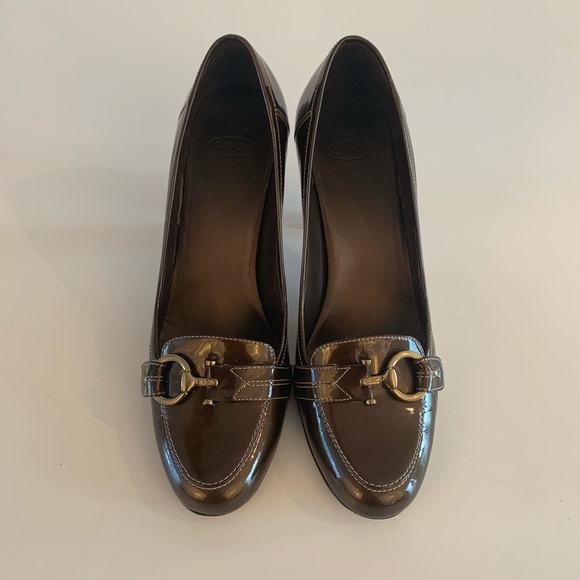 Joan & David Circa Brown Patent Leather Pumps - Picture 3 of 6